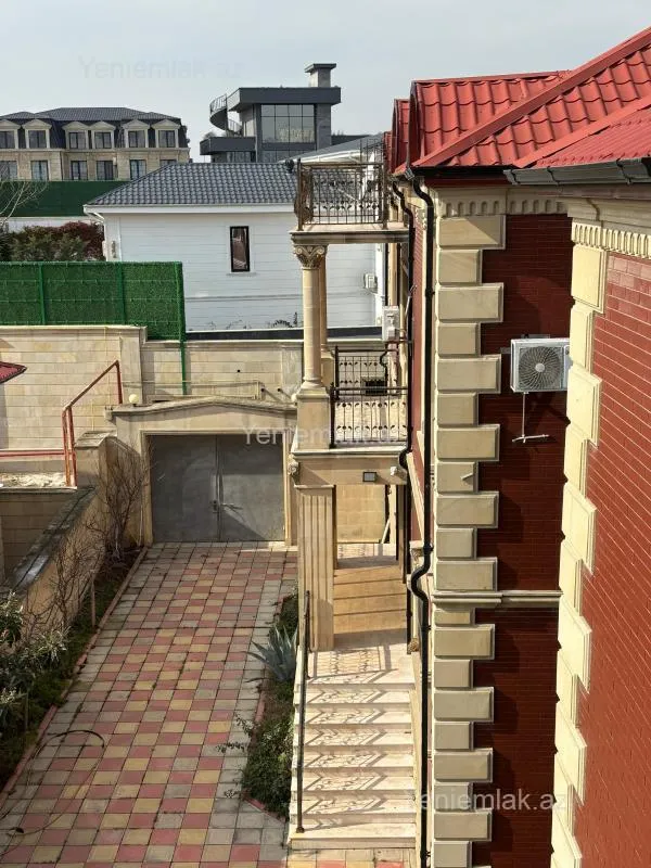 Satılır 7 otaqlı həyət evi 630 m²