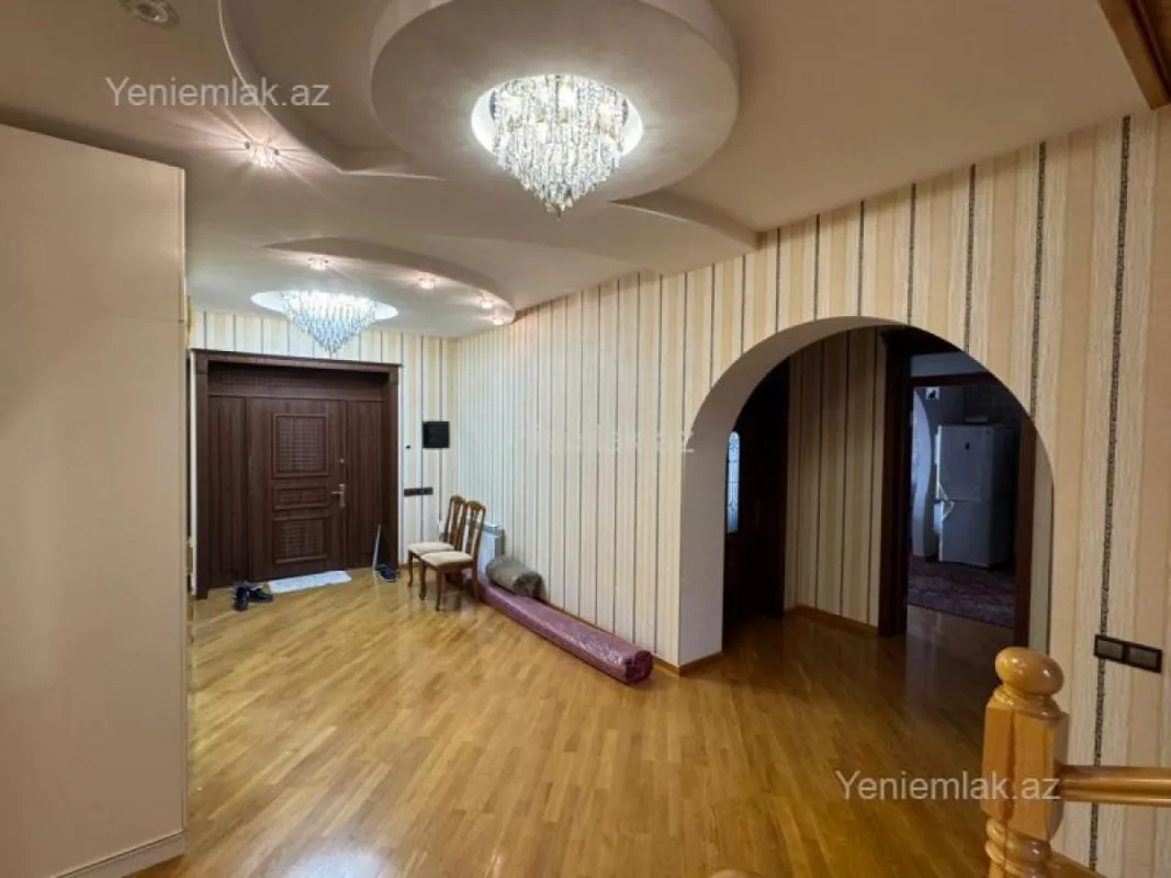 Satılır 7 otaqlı həyət evi 630 m²