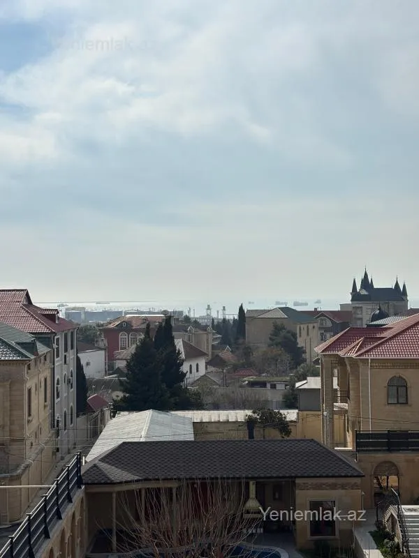 Satılır 7 otaqlı həyət evi 630 m²