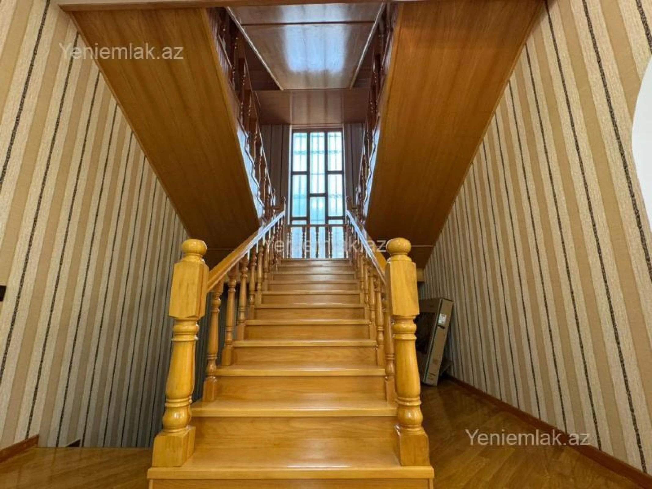 Satılır 7 otaqlı həyət evi 630 m²