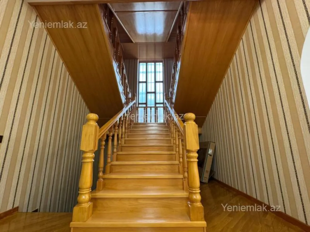 Satılır 7 otaqlı həyət evi 630 m²