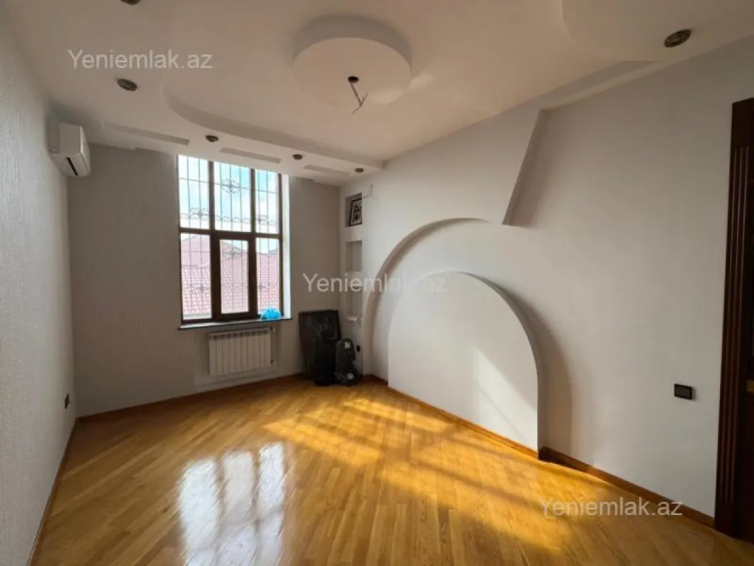 Satılır 7 otaqlı həyət evi 630 m²