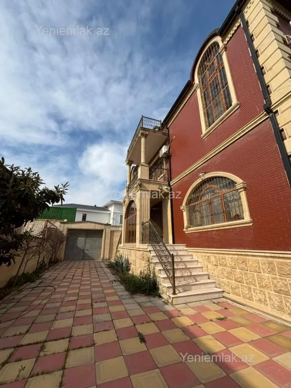 Satılır 7 otaqlı həyət evi 630 m²