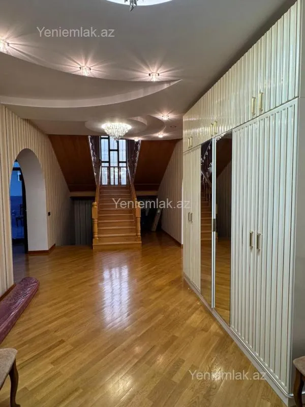 Satılır 7 otaqlı həyət evi 630 m²