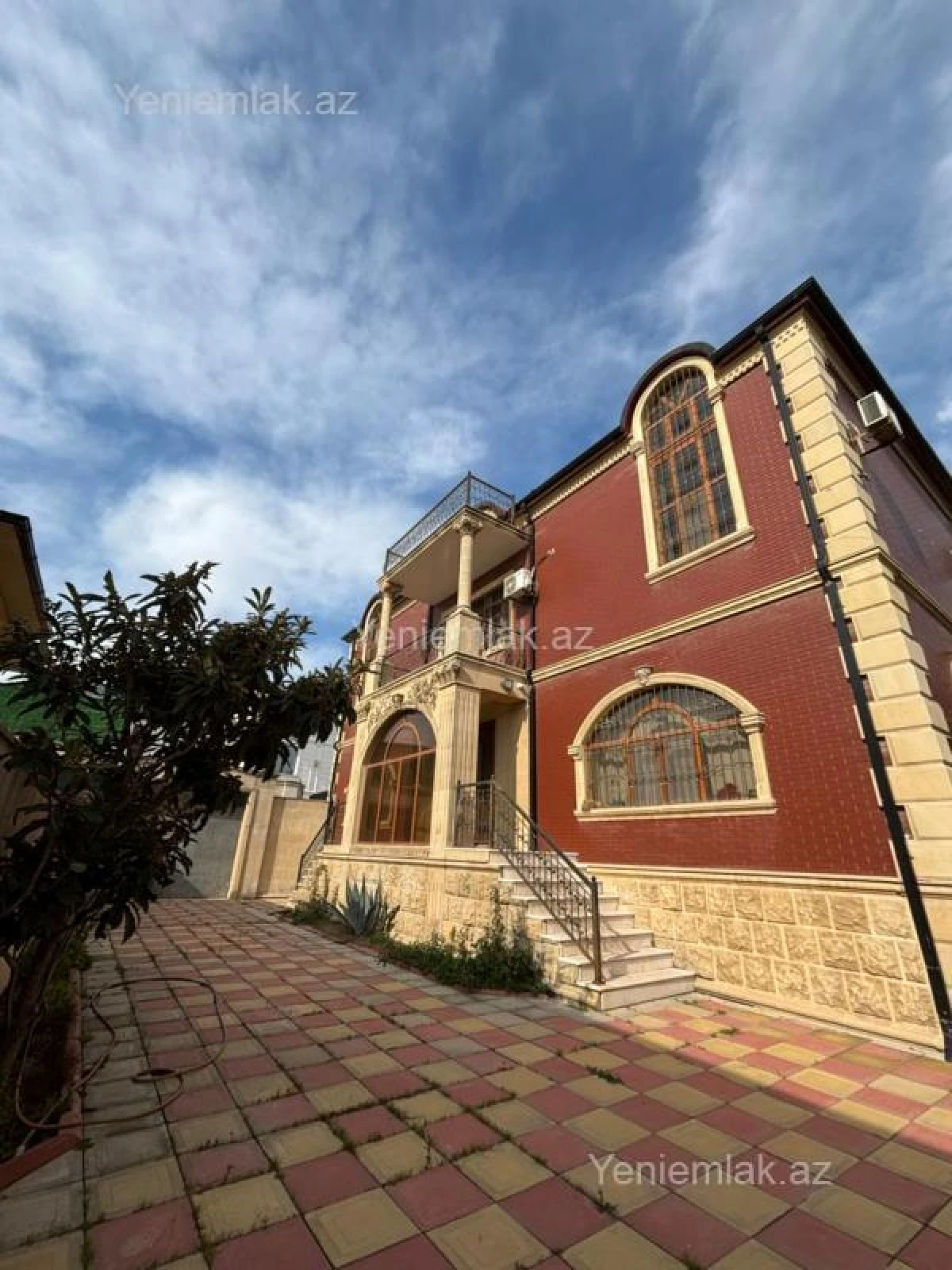 Satılır 7 otaqlı həyət evi 630 m²