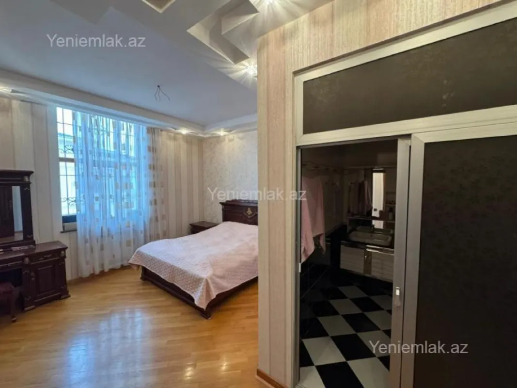 Satılır 7 otaqlı həyət evi 630 m²