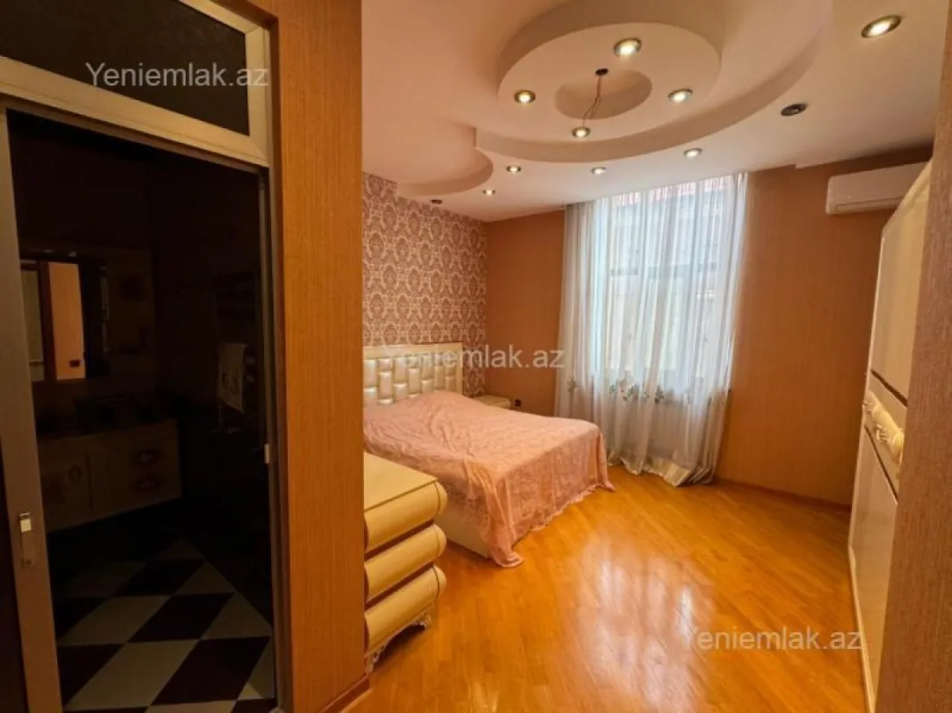Satılır 7 otaqlı həyət evi 630 m²