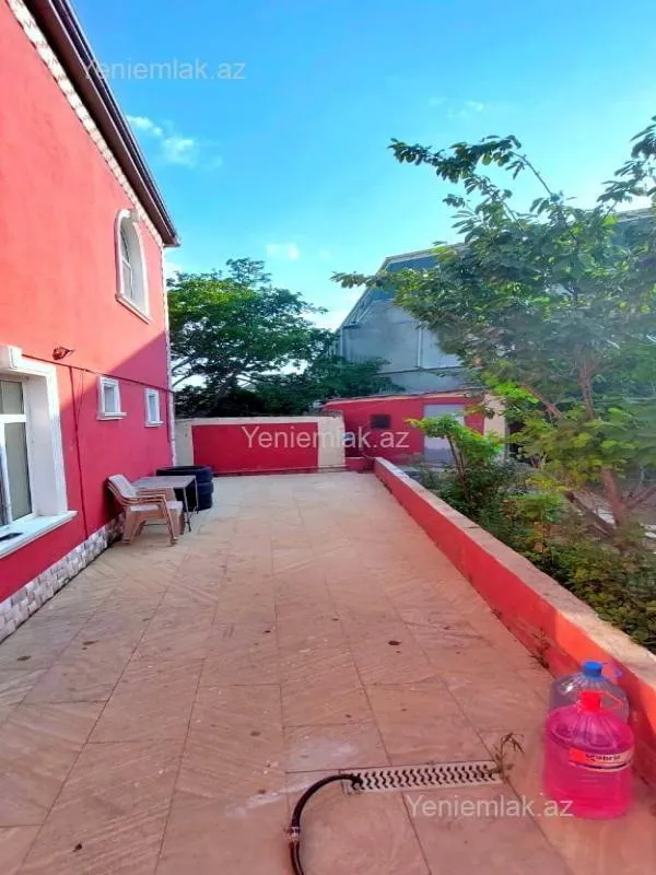 Satılır 5 otaqlı həyət evi 240 m²
