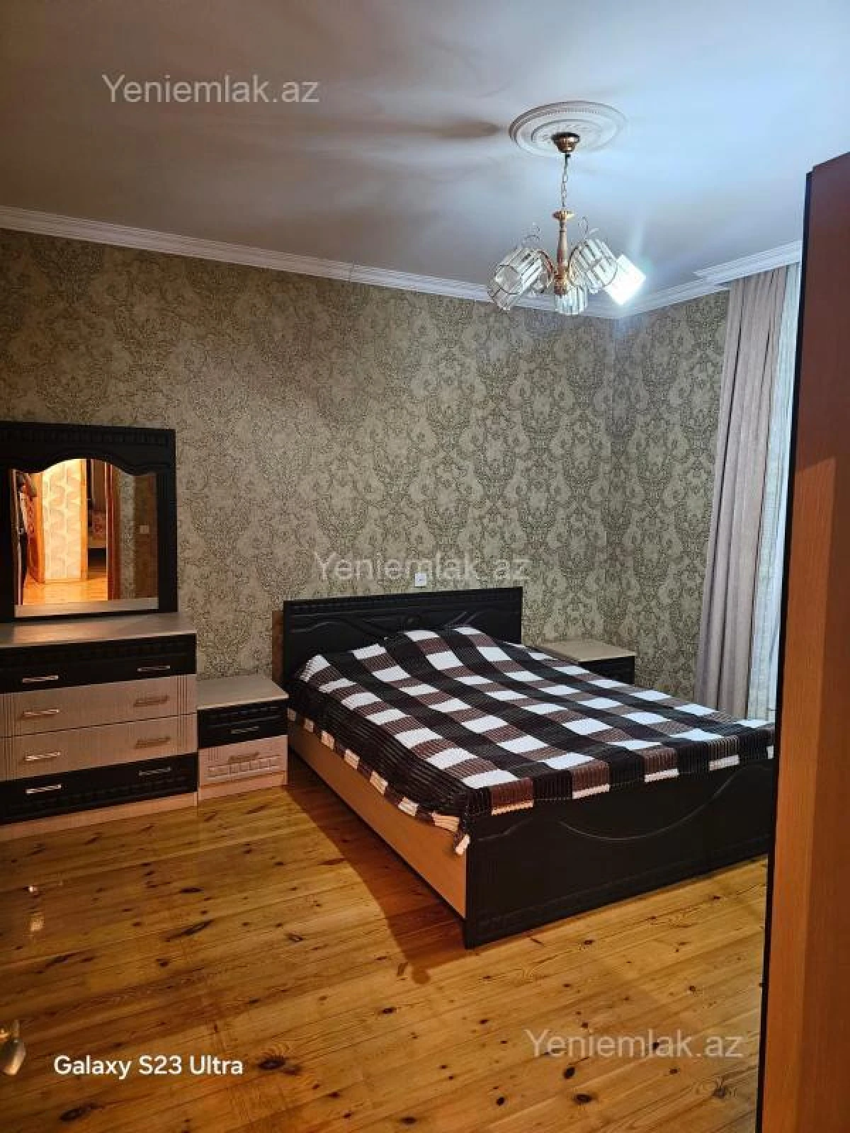 Satılır 5 otaqlı həyət evi 240 m²