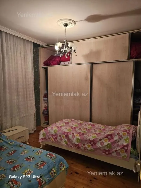 Satılır 5 otaqlı həyət evi 240 m²