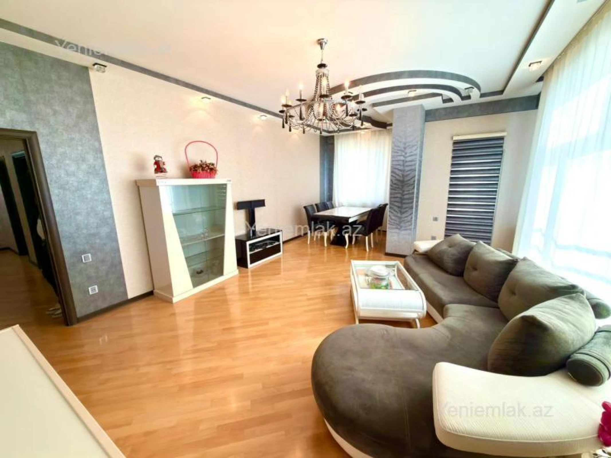 Satılır 3 otaqlı yeni tikili 135 m²