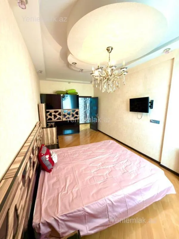 Satılır 3 otaqlı yeni tikili 135 m²