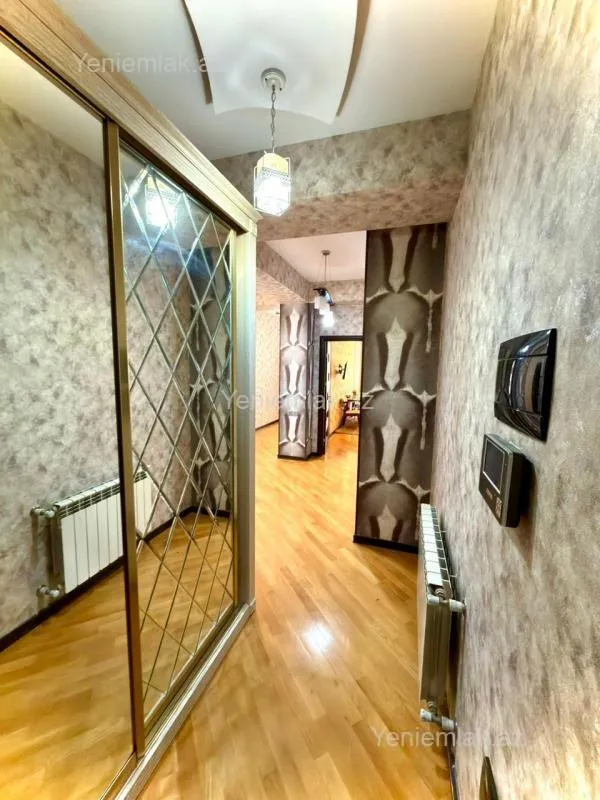 Satılır 3 otaqlı yeni tikili 135 m²