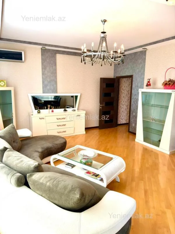 Satılır 3 otaqlı yeni tikili 135 m²