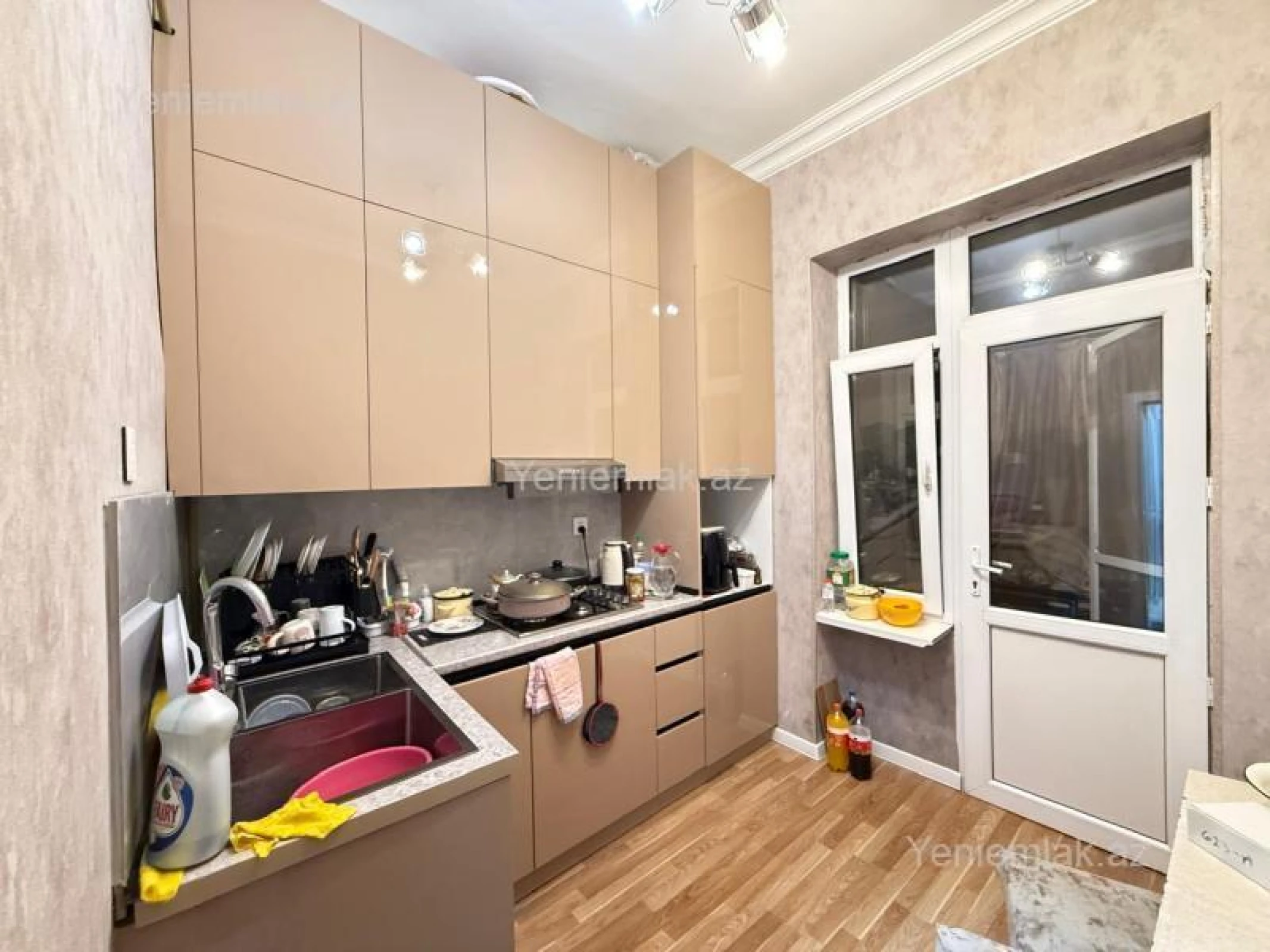 Satılır 2 otaqlı köhnə tikili 52 m²
