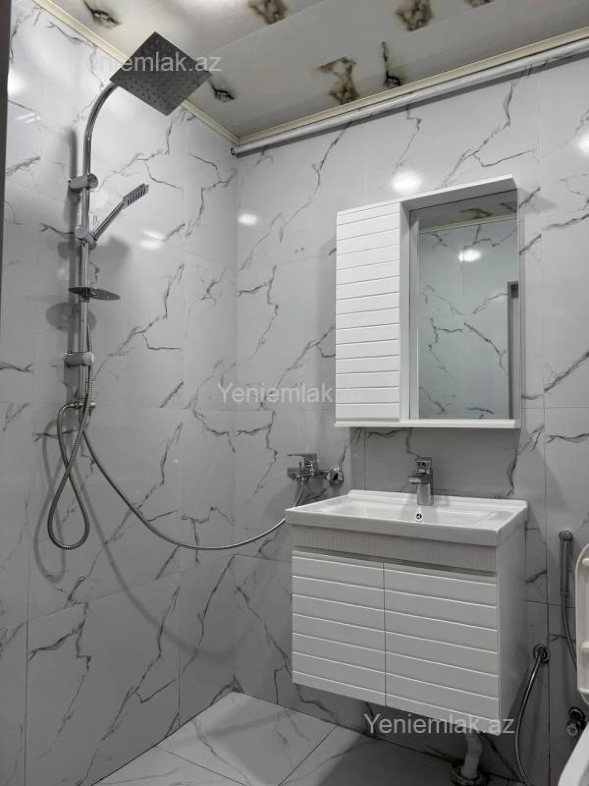 Satılır 2 otaqlı köhnə tikili 60 m²