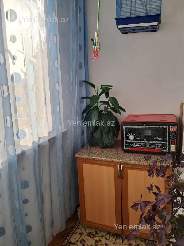 Satılır 3 otaqlı köhnə tikili 70 m²