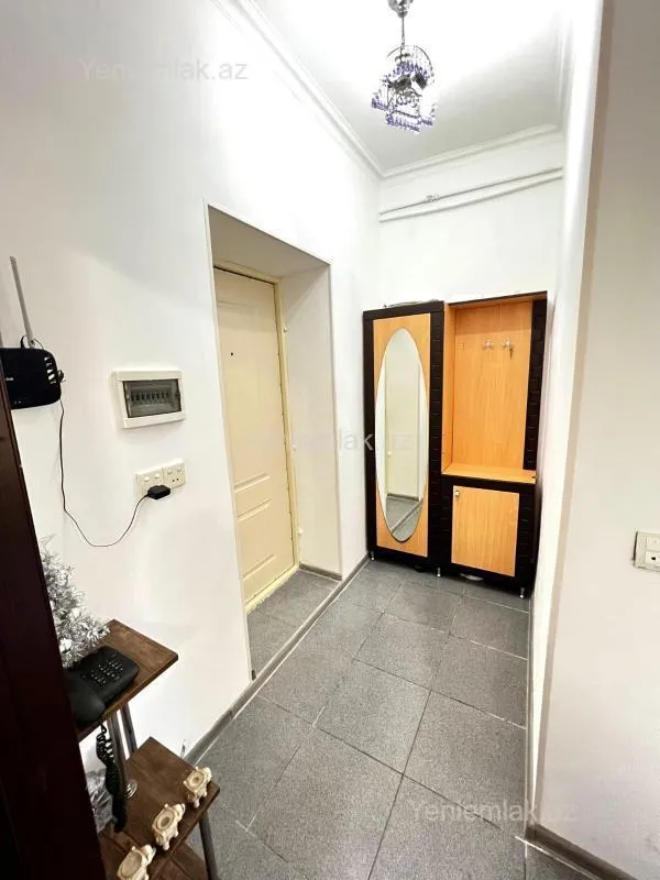 Satılır 2 otaqlı köhnə tikili 60 m²