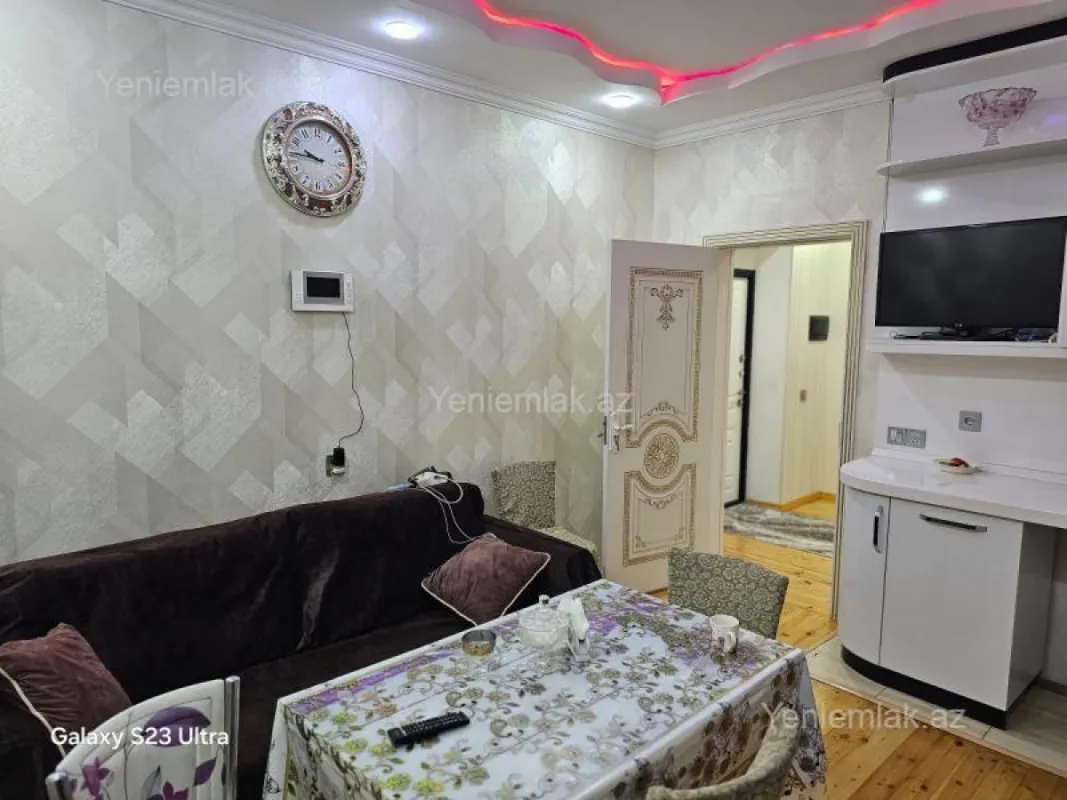 Satılır 5 otaqlı həyət evi 240 m²