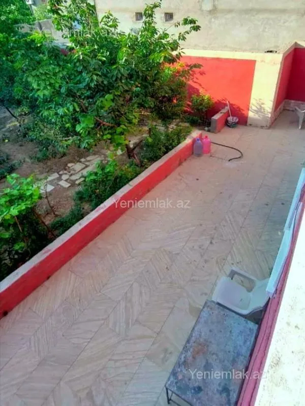 Satılır 5 otaqlı həyət evi 240 m²