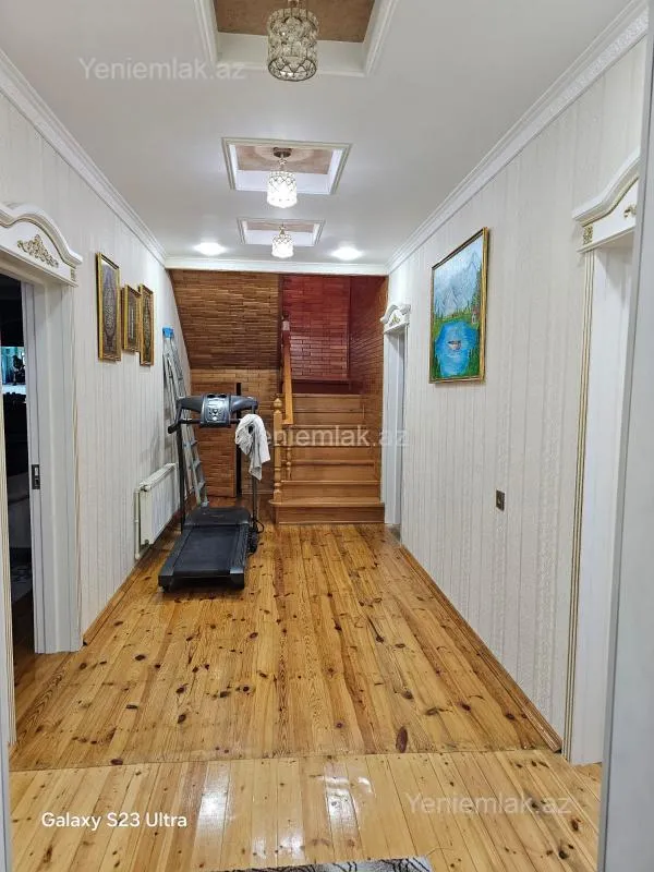 Satılır 5 otaqlı həyət evi 240 m²
