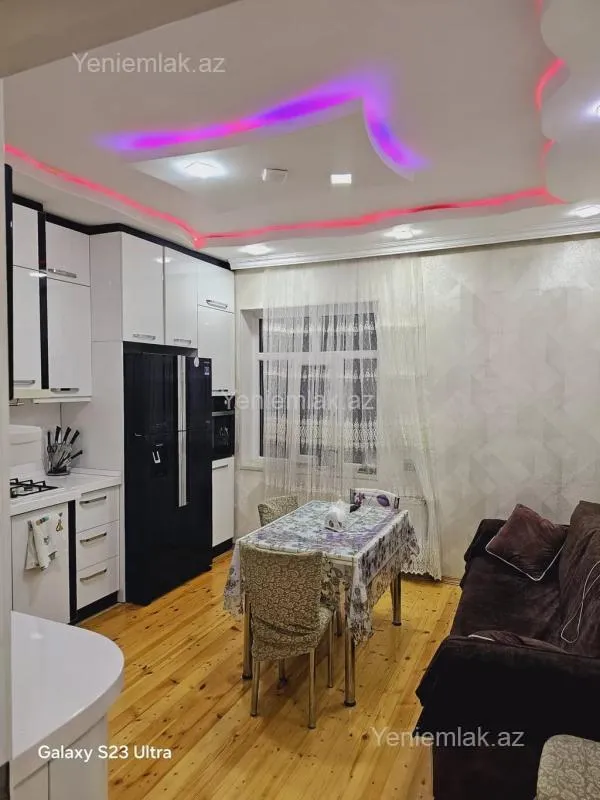 Satılır 5 otaqlı həyət evi 240 m²