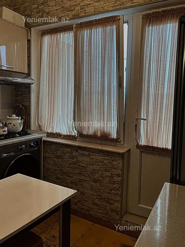 Satılır 2 otaqlı köhnə tikili 60 m²