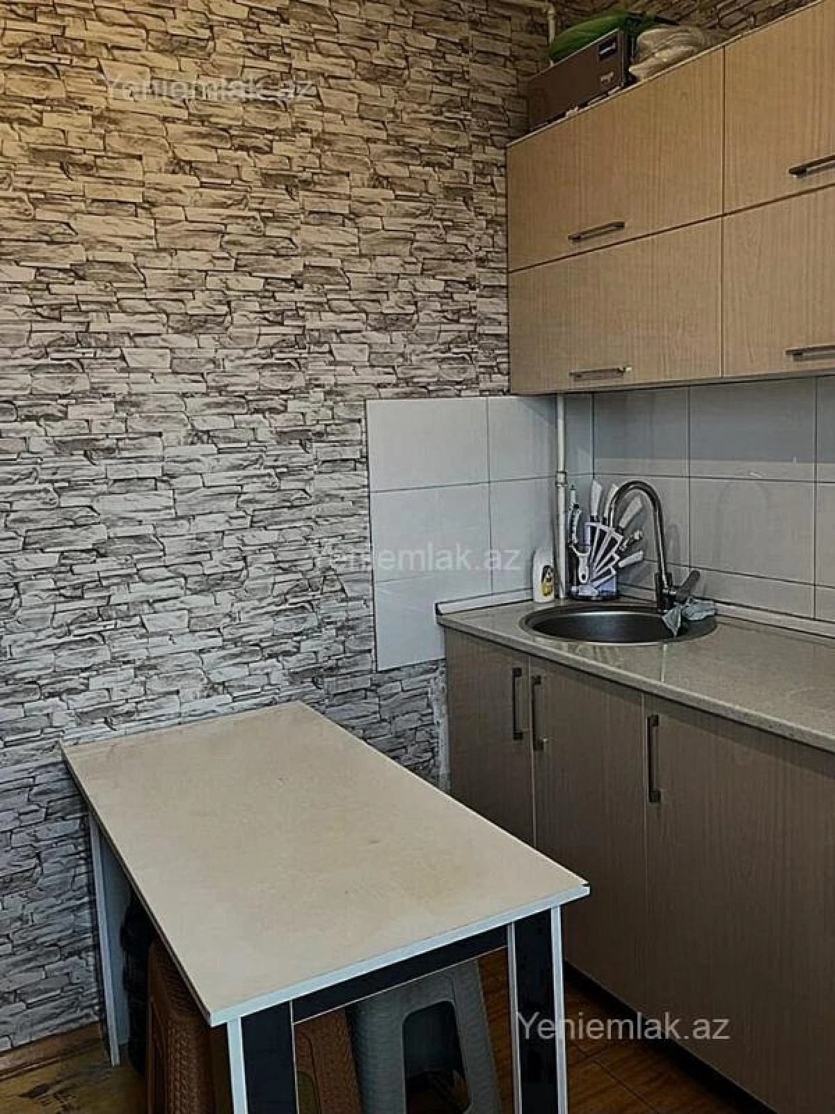 Satılır 2 otaqlı köhnə tikili 60 m²
