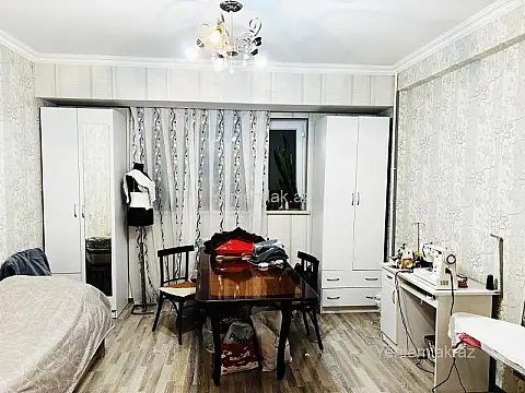 Satılır 4 otaqlı köhnə tikili 110 m²