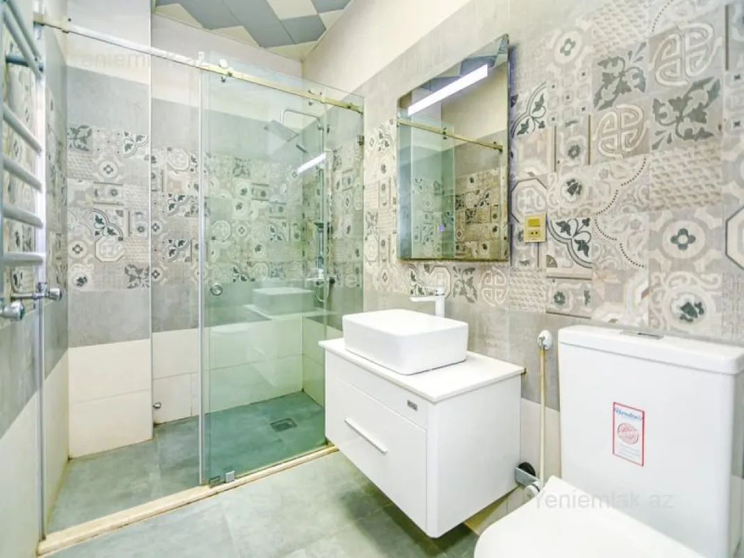 Satılır 5 otaqlı köhnə tikili 137 m²