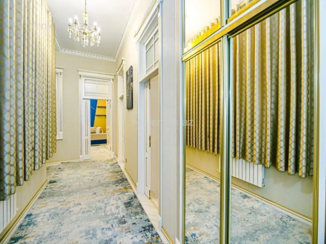 Satılır 5 otaqlı köhnə tikili 137 m²