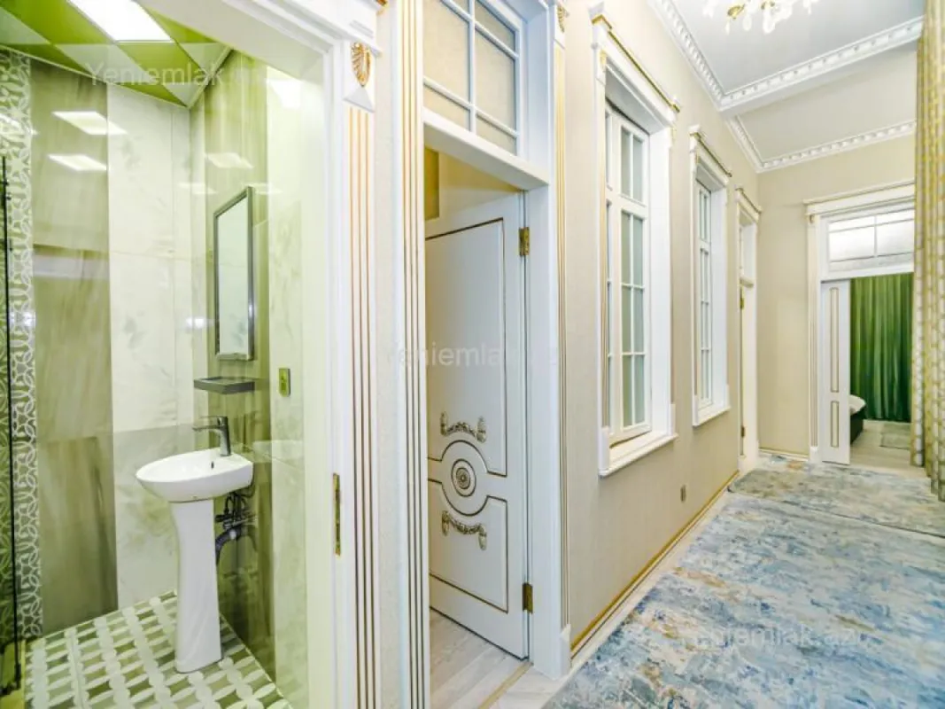 Satılır 5 otaqlı köhnə tikili 137 m²