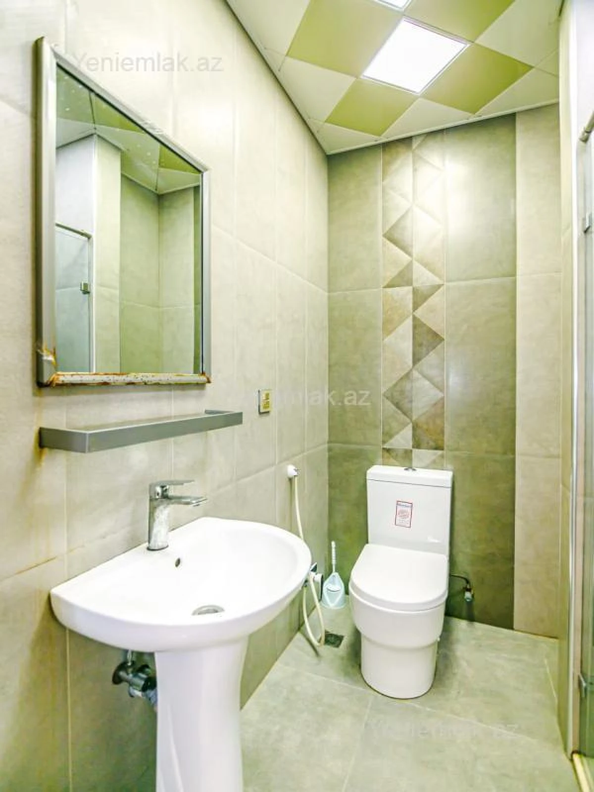 Satılır 5 otaqlı köhnə tikili 137 m²