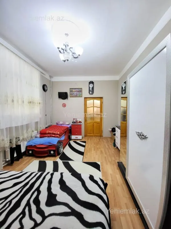 Satılır 4 otaqlı köhnə tikili 122 m²