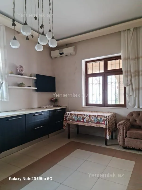 Satılır 6 otaqlı həyət evi 600 m²