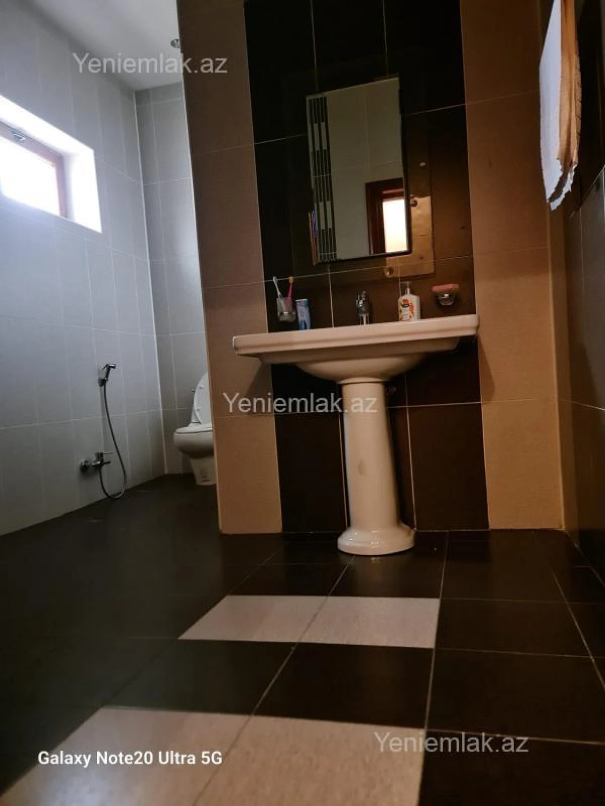 Satılır 6 otaqlı həyət evi 600 m²