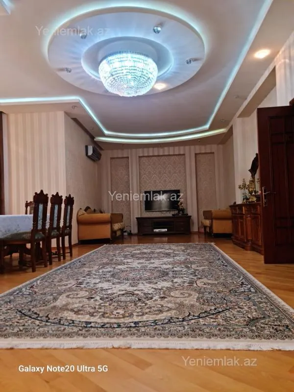 Satılır 6 otaqlı həyət evi 600 m²