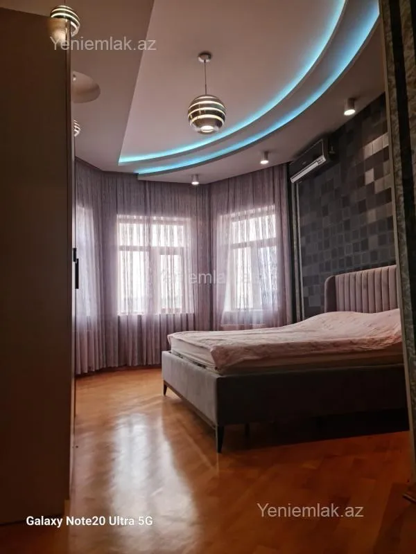 Satılır 6 otaqlı həyət evi 600 m²