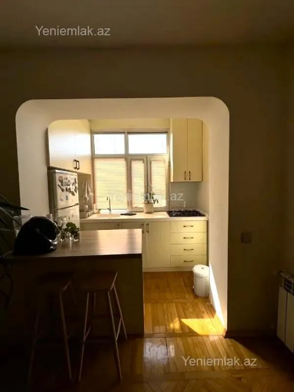 Satılır 2 otaqlı köhnə tikili 45 m²