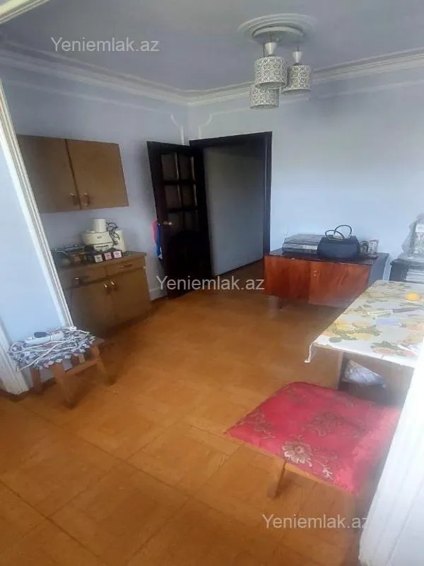 Satılır 2 otaqlı köhnə tikili 55 m²