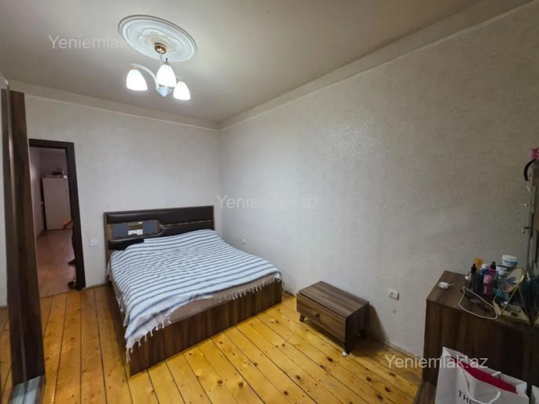 Satılır 3 otaqlı köhnə tikili 80 m²