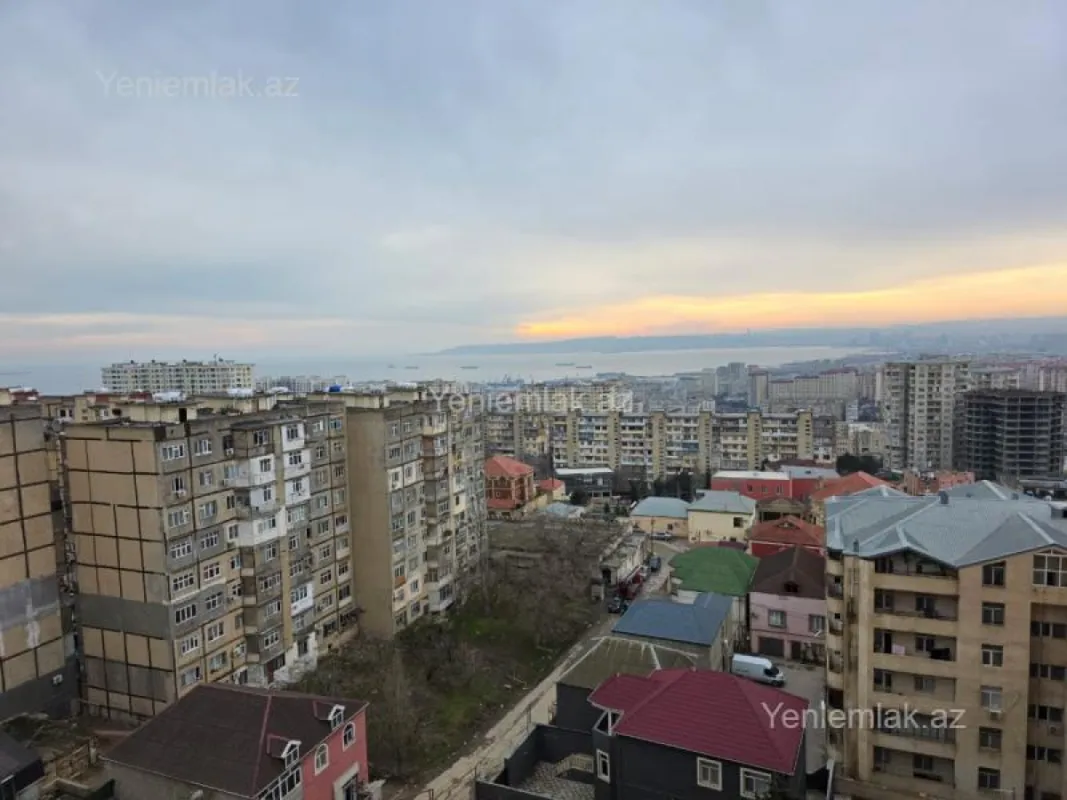 Satılır 3 otaqlı köhnə tikili 80 m²