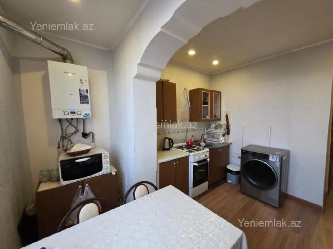 Satılır 3 otaqlı köhnə tikili 80 m²