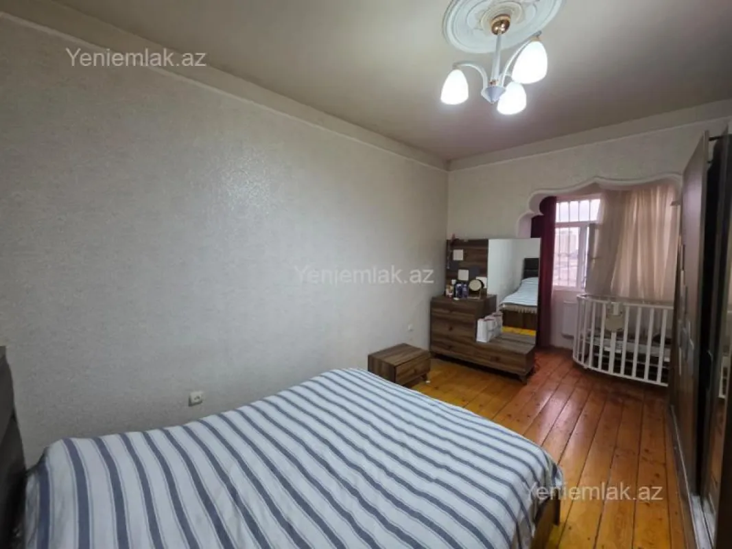 Satılır 3 otaqlı köhnə tikili 80 m²