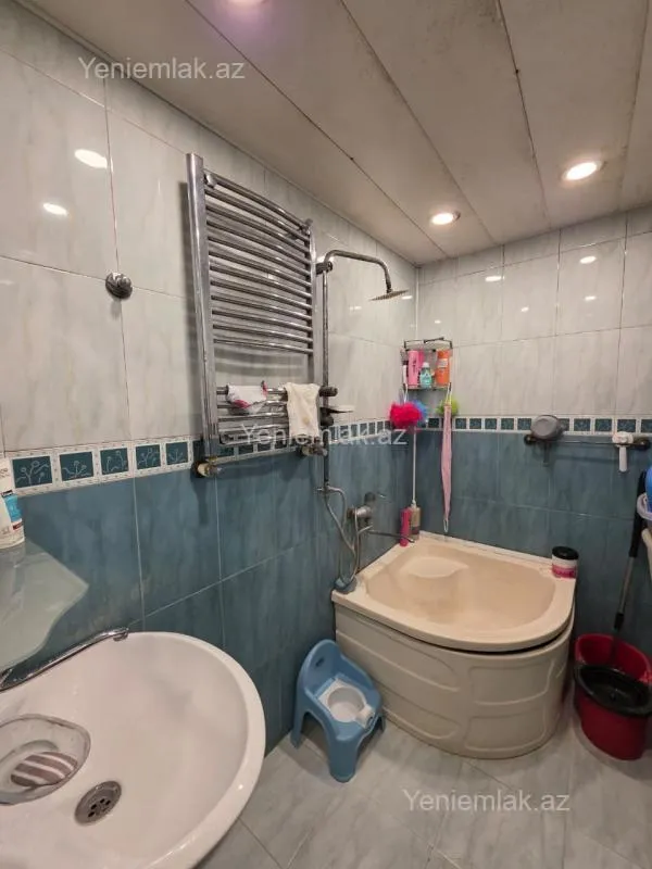 Satılır 3 otaqlı köhnə tikili 80 m²