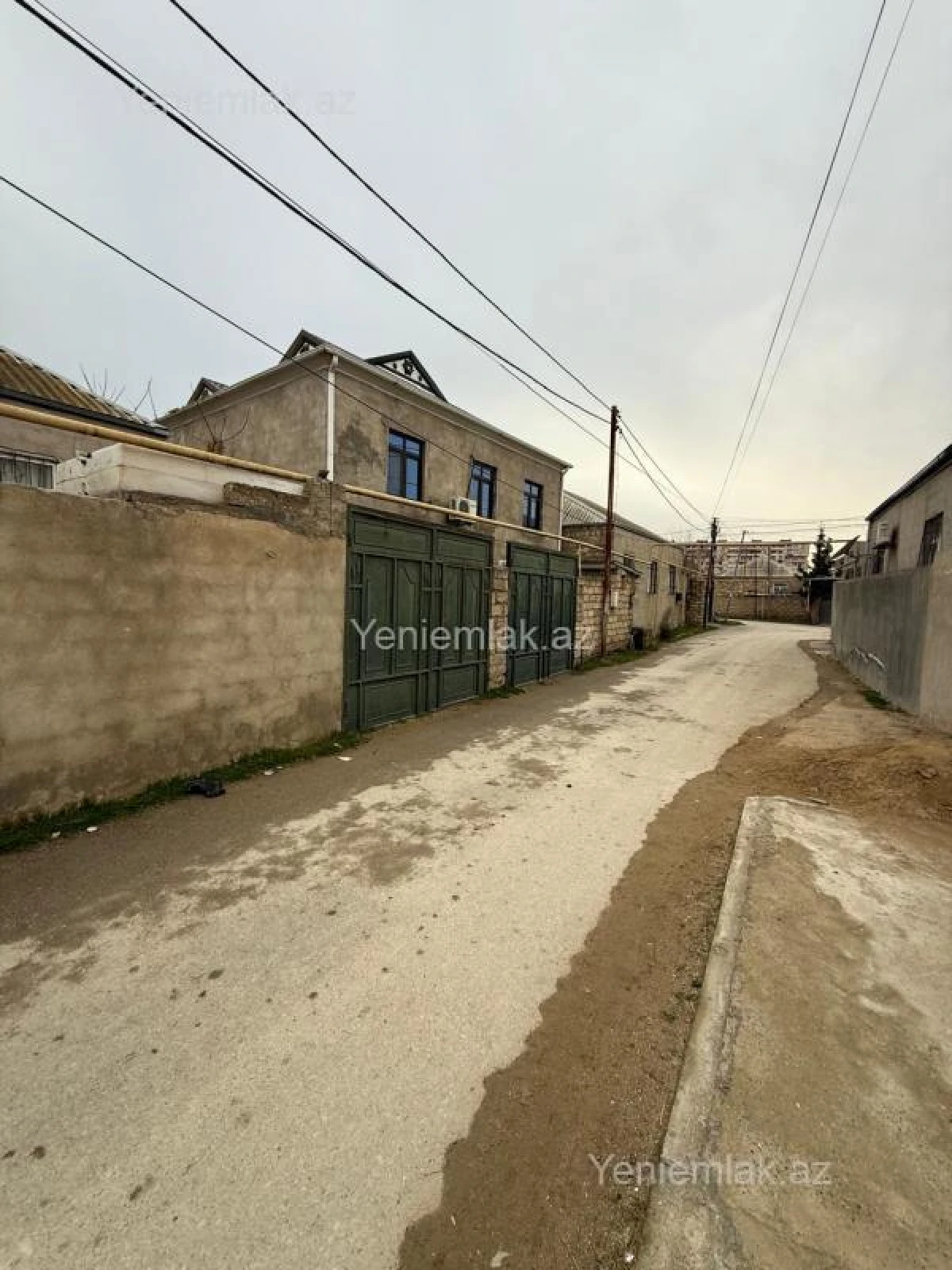 Satılır 5 otaqlı həyət evi 200 m²