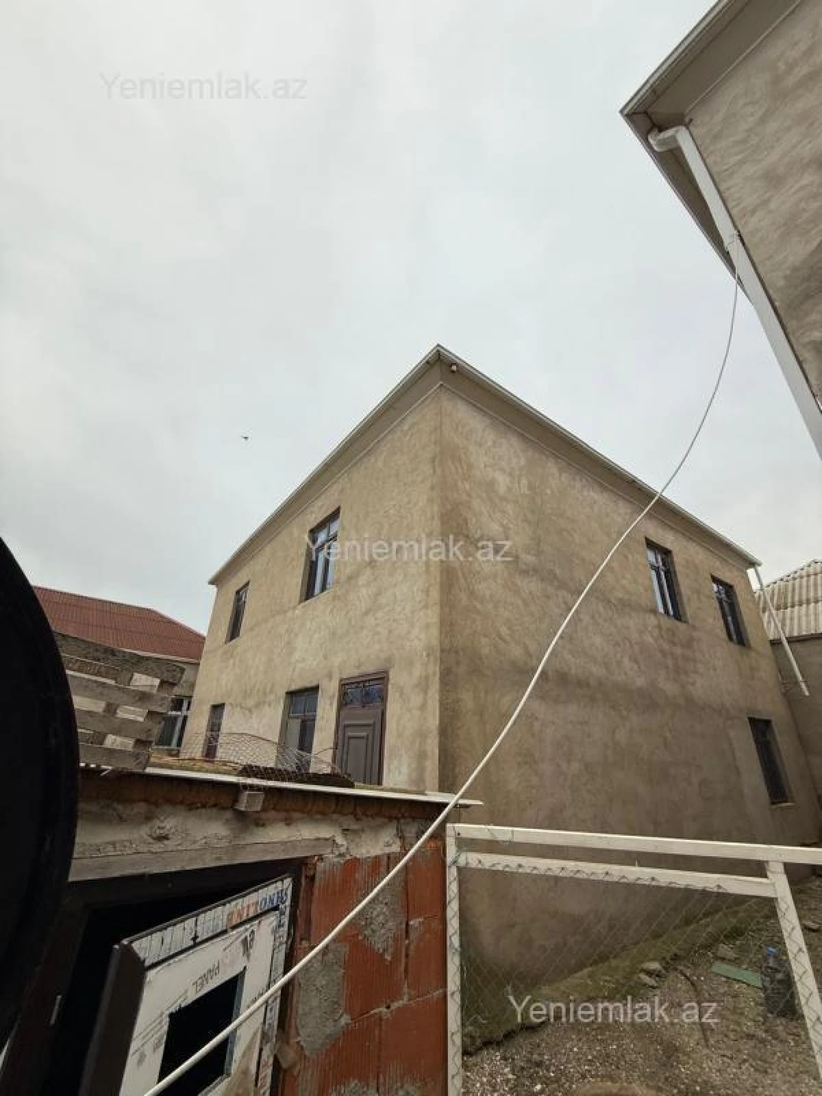 Satılır 5 otaqlı həyət evi 200 m²