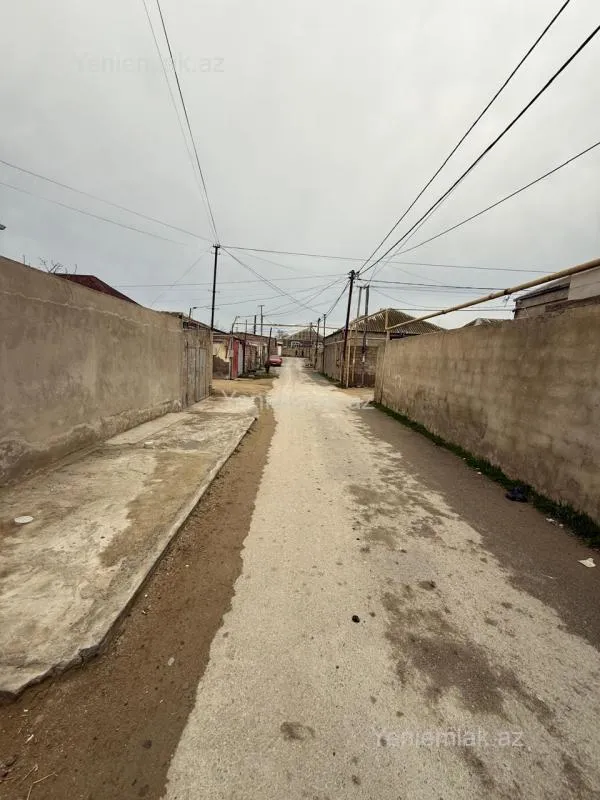 Satılır 5 otaqlı həyət evi 200 m²