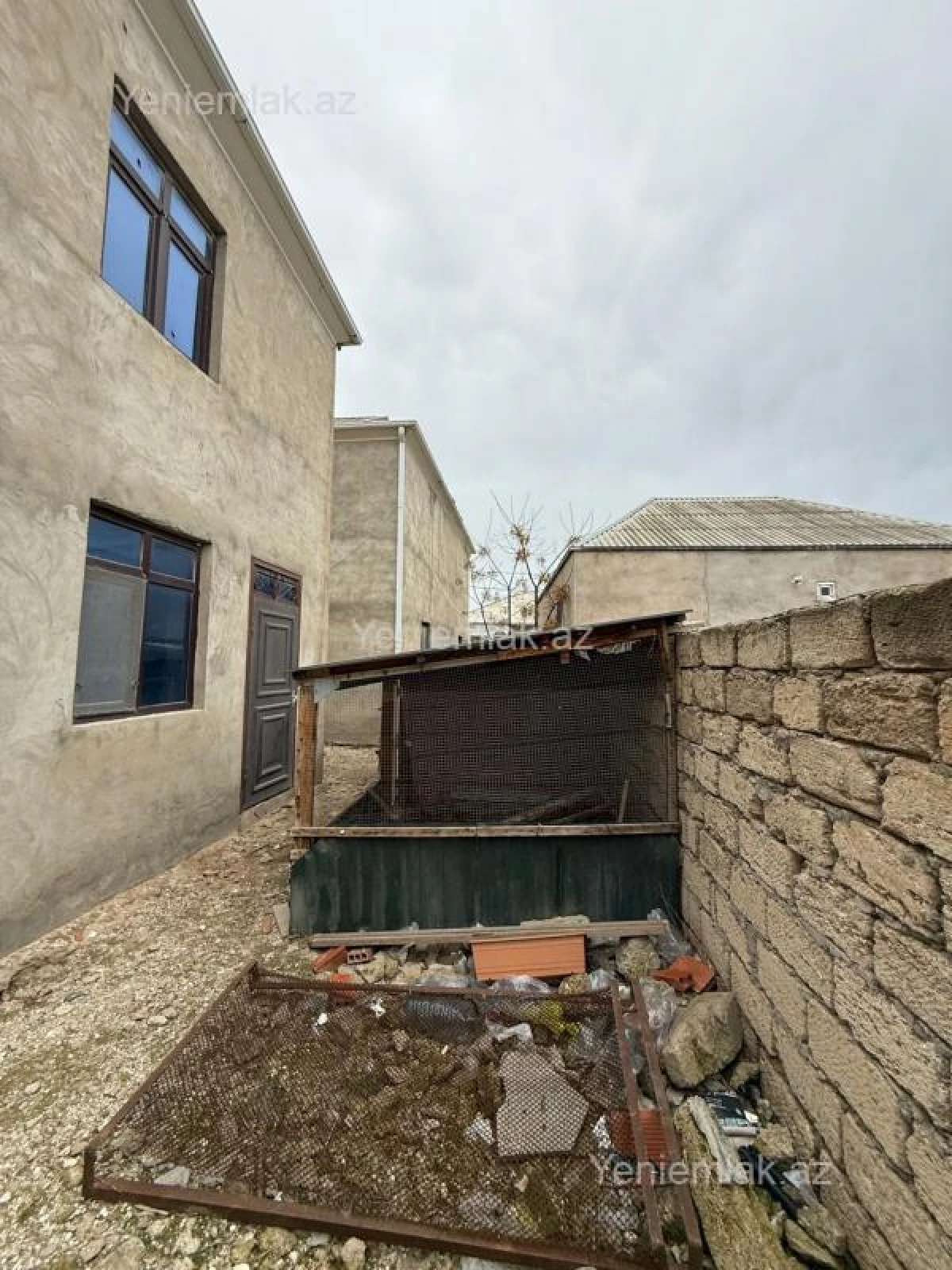 Satılır 5 otaqlı həyət evi 200 m²