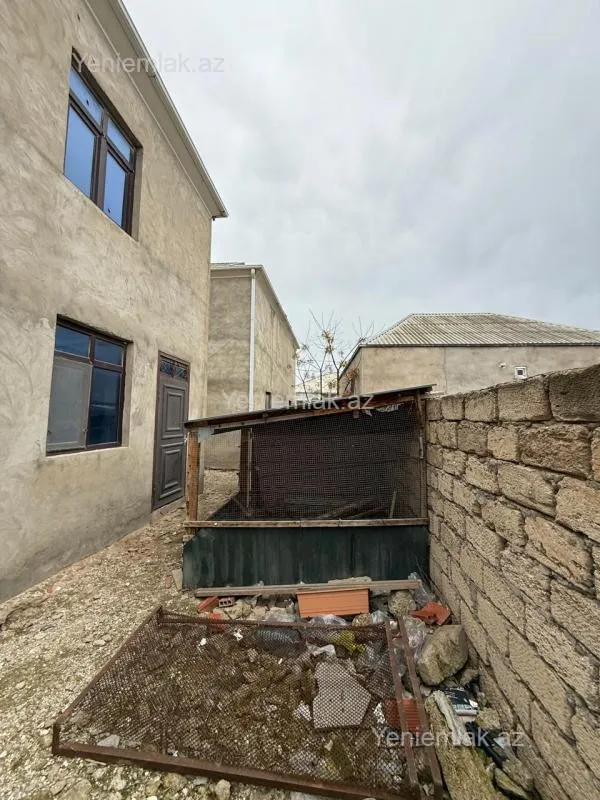 Satılır 5 otaqlı həyət evi 200 m²